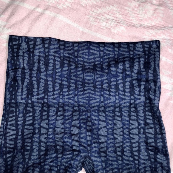 SPANX Look At Me Now Leggings! Denim Boho designs - Picture 2 of 8